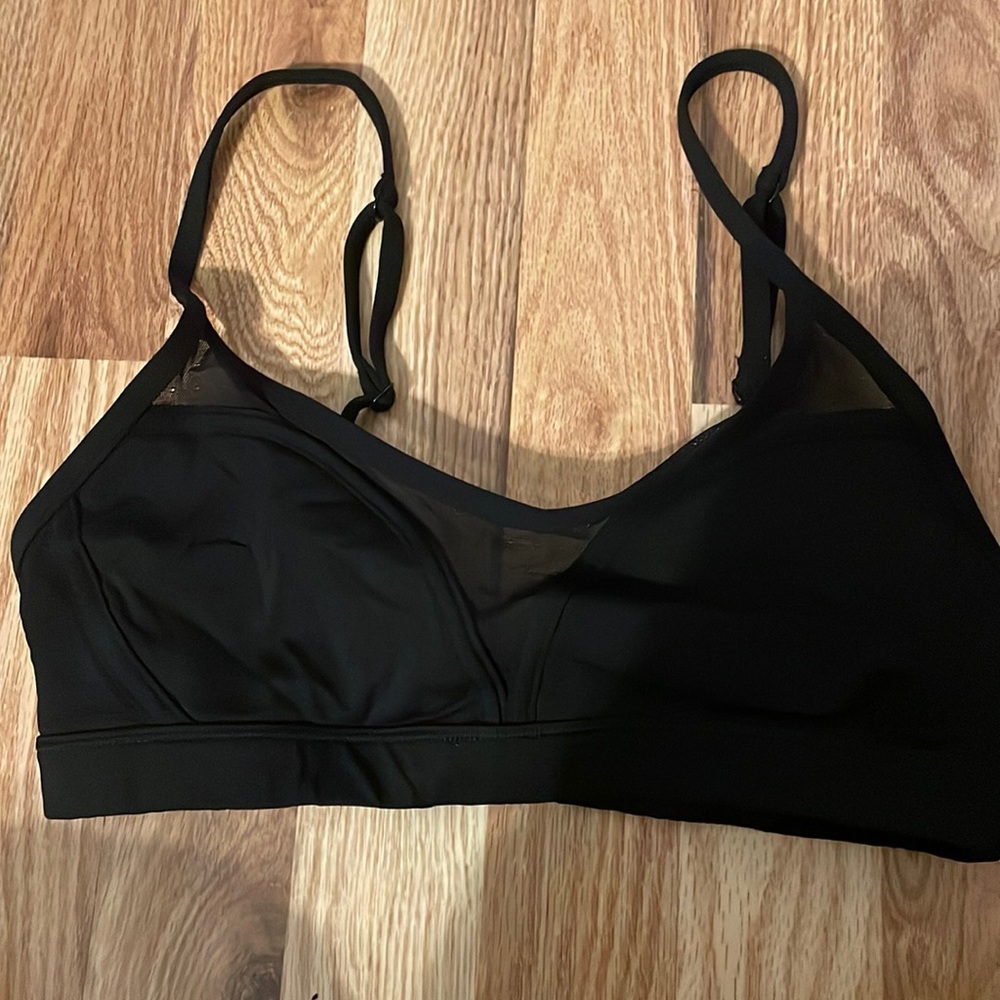 Never worn Lululemon Black Adjustable Sports Bra